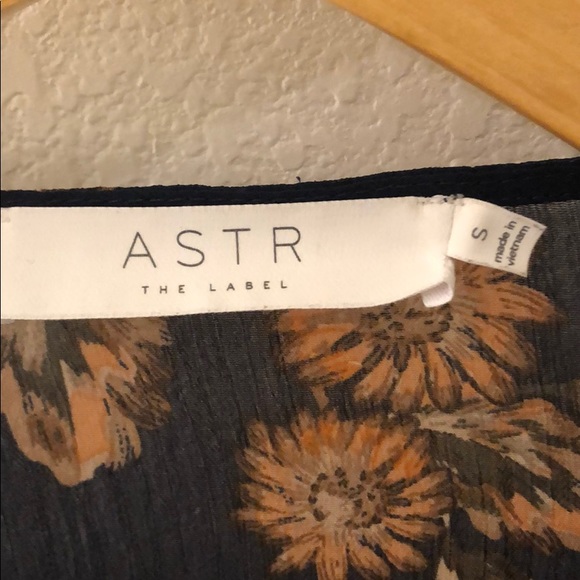 ASTR - Ruffle Sleeve Wrap Top - Picture 3 of 4